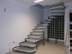 Arte em degraus-Escadas pré-moldadas em concreto polido
