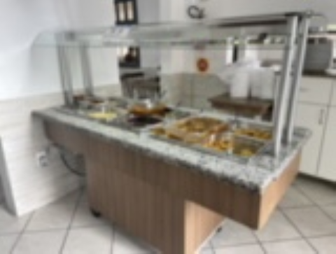 Buffet quente, buffet de salada e de sobremesa